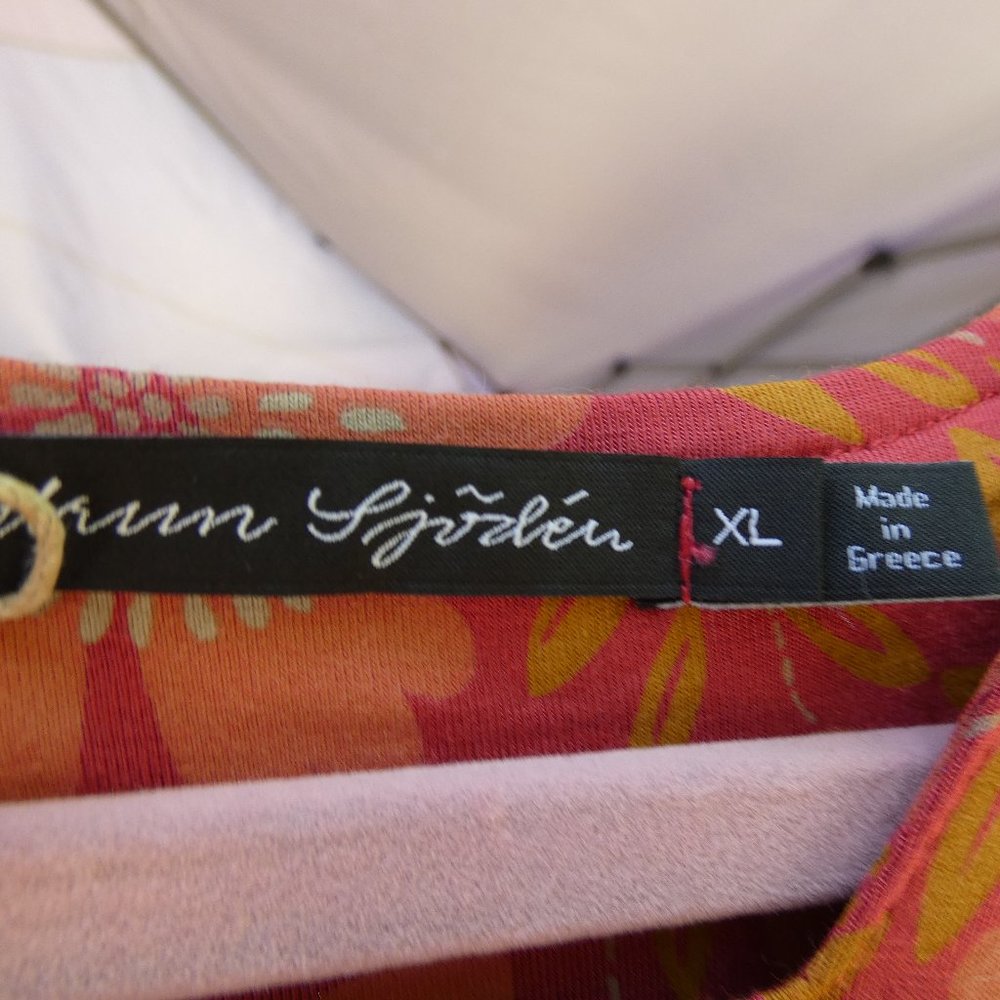 An easy-to-wear dress from Gudrun Sjoden!